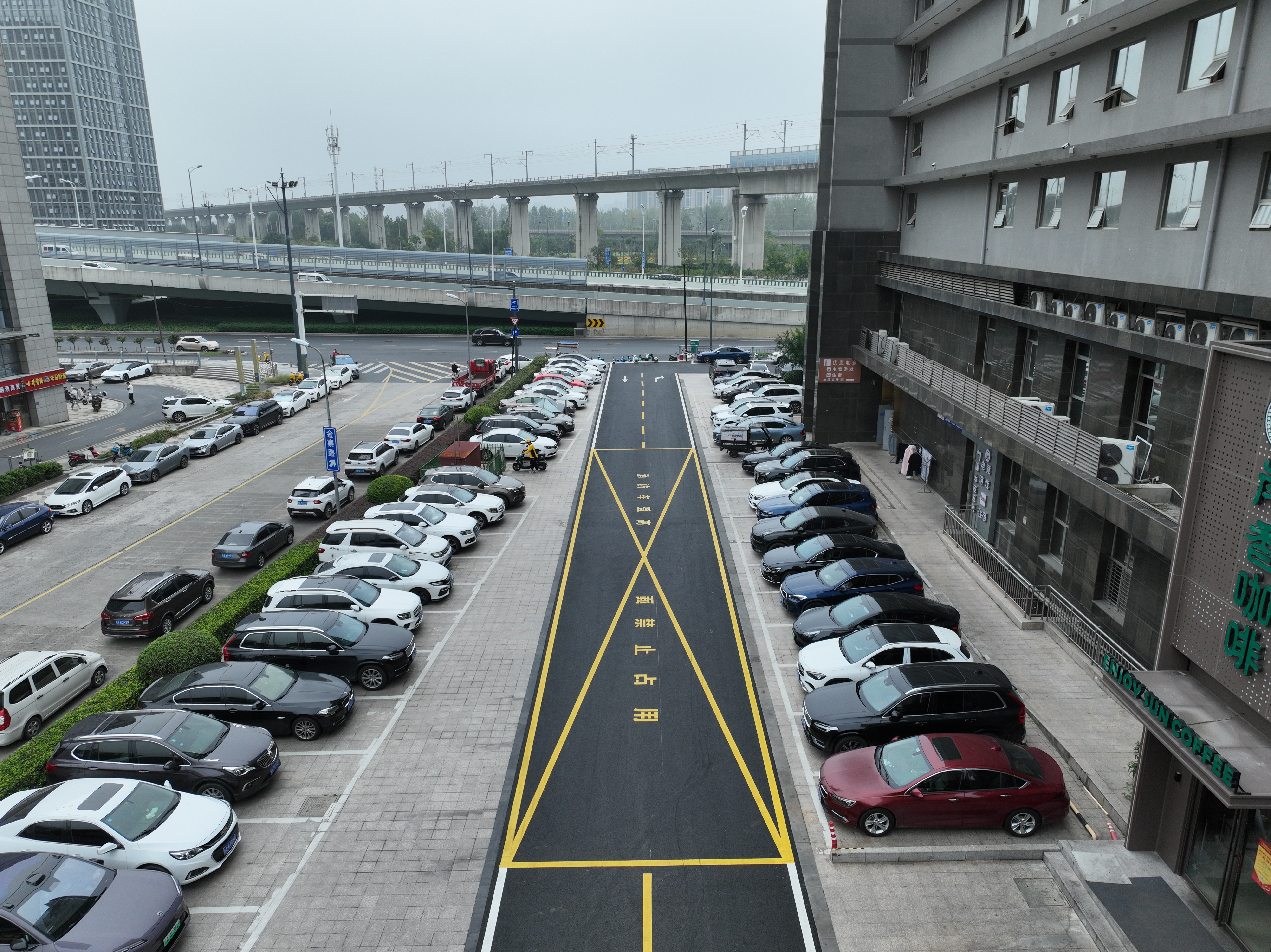 智慧升級(jí),品質(zhì)新生：中辰國(guó)際停車(chē)場(chǎng)停車(chē)收費(fèi)系統(tǒng)與環(huán)境品質(zhì)雙重?zé)ㄐ? width=